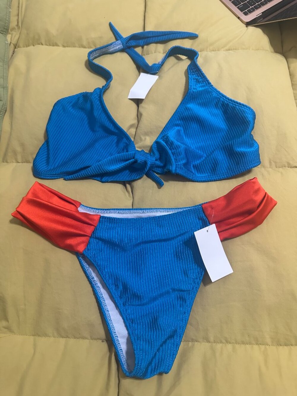 Bikinis T 2 Medium - Picture 8 of 9
